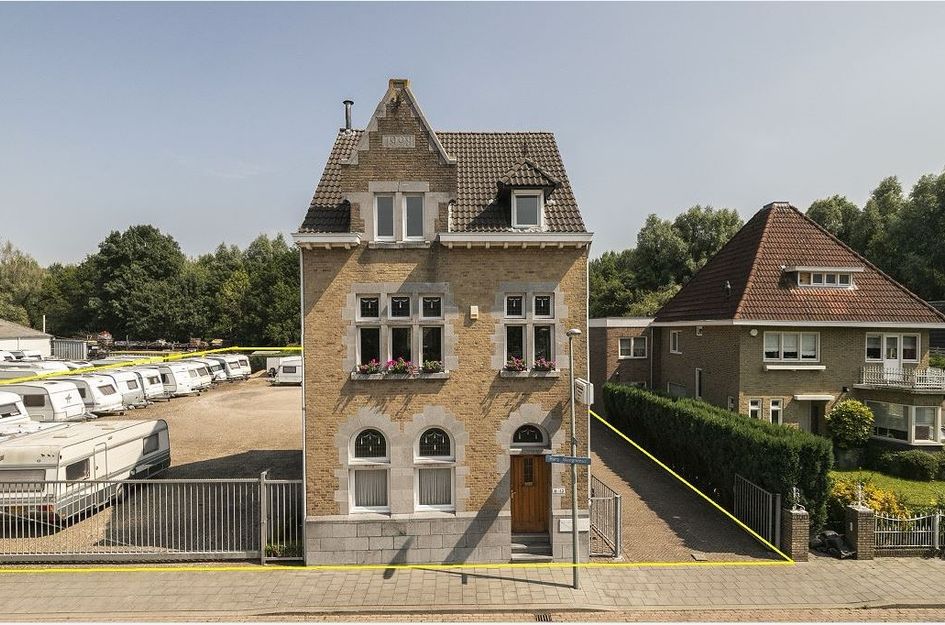 Burg. Slanghenstraat 11