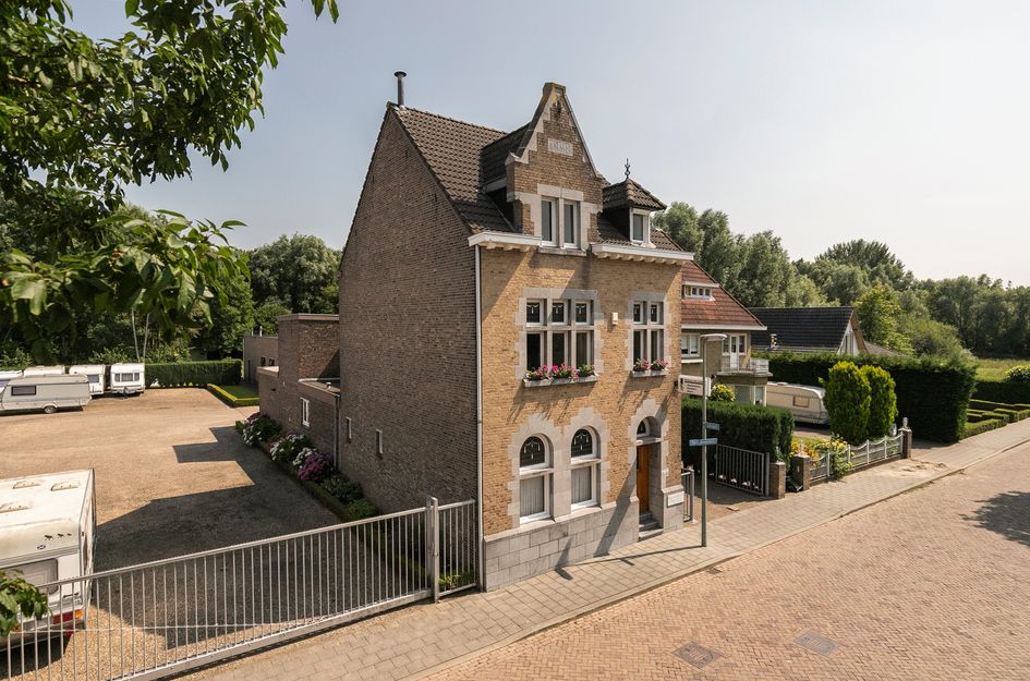 Burg. Slanghenstraat 11