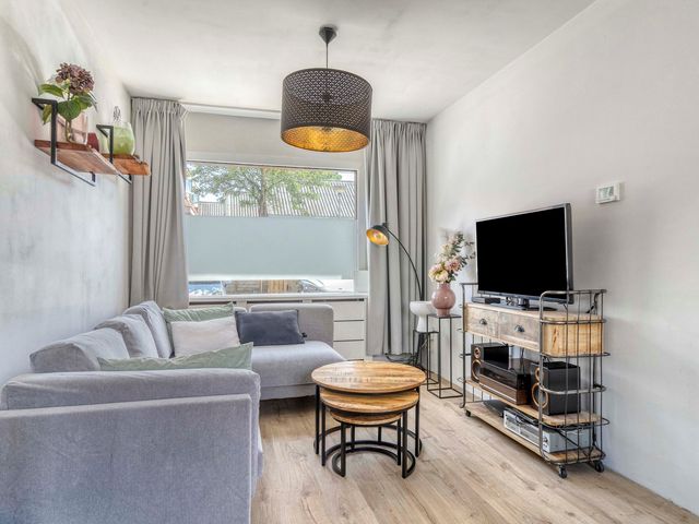 Woudstraat 82, Gouda
