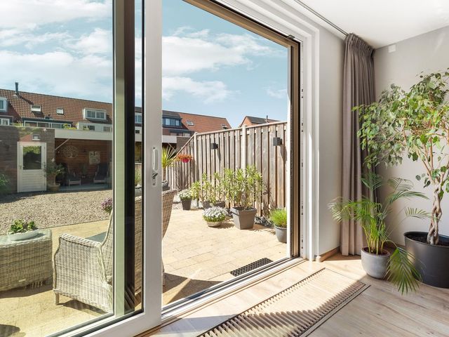 Oesterplantsoen 24, Almere