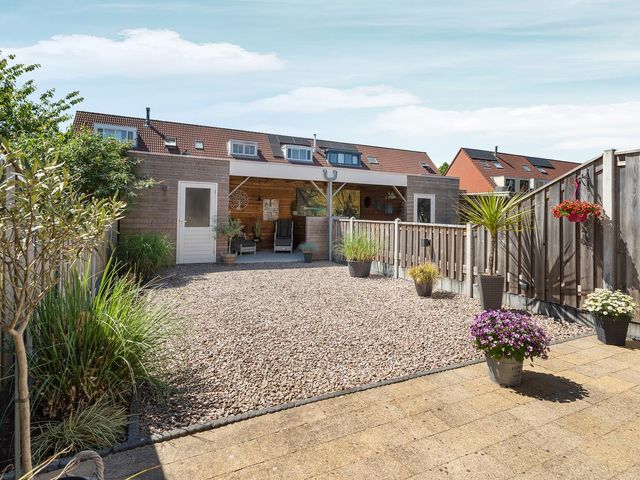 Oesterplantsoen 24, Almere