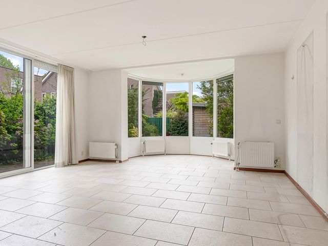 Joris Ivenslaan 1, Almere