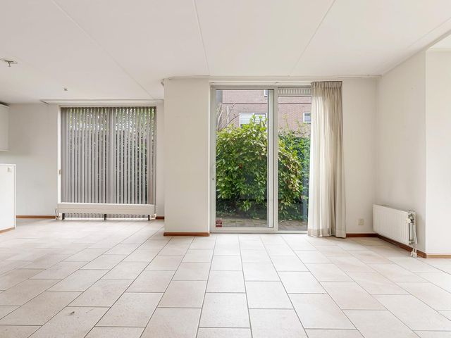 Joris Ivenslaan 1, Almere