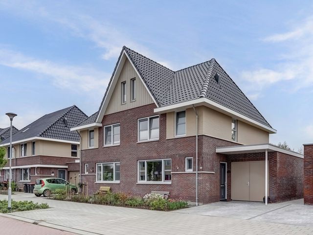 De Overhaal 15, Hem