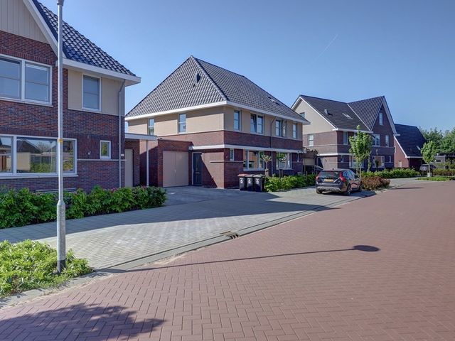 De Overhaal 15, Hem