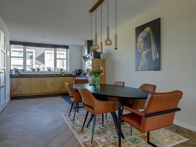 De Overhaal 15, Hem