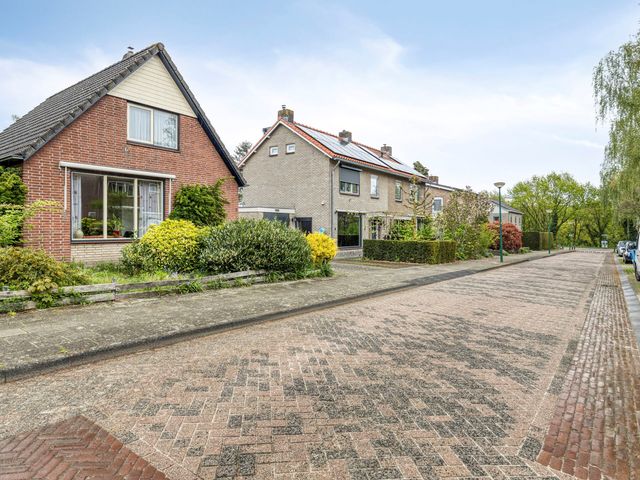 Jan van Arkelweg 11, Rhenen