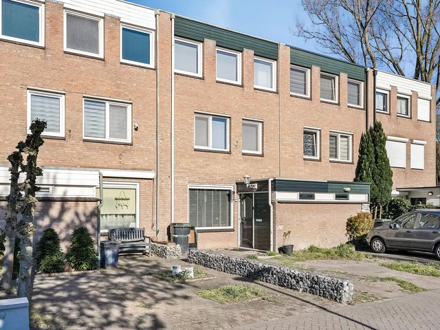 Van Oosterzeestraat 27, Tilburg
