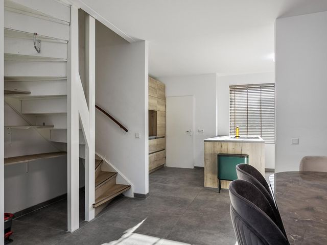 Van Oosterzeestraat 27, Tilburg