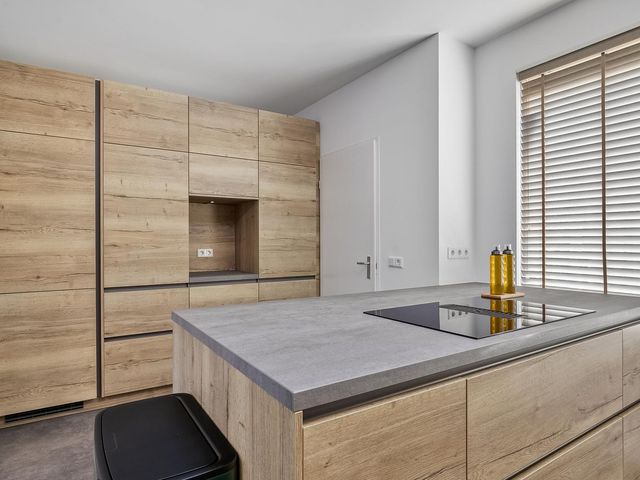 Van Oosterzeestraat 27, Tilburg