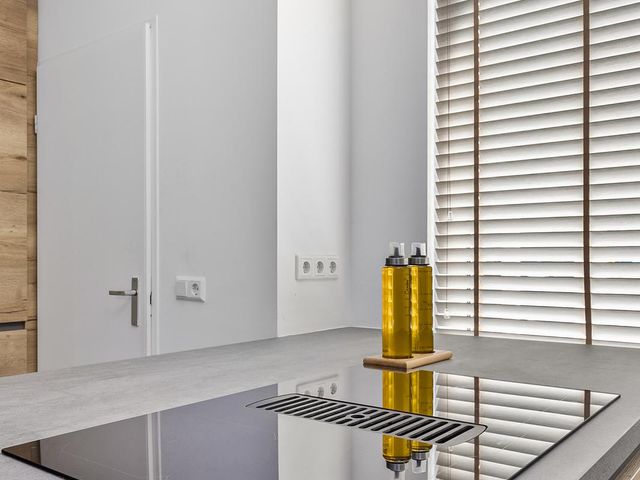 Van Oosterzeestraat 27, Tilburg