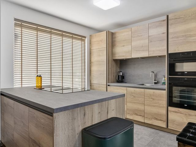 Van Oosterzeestraat 27, Tilburg