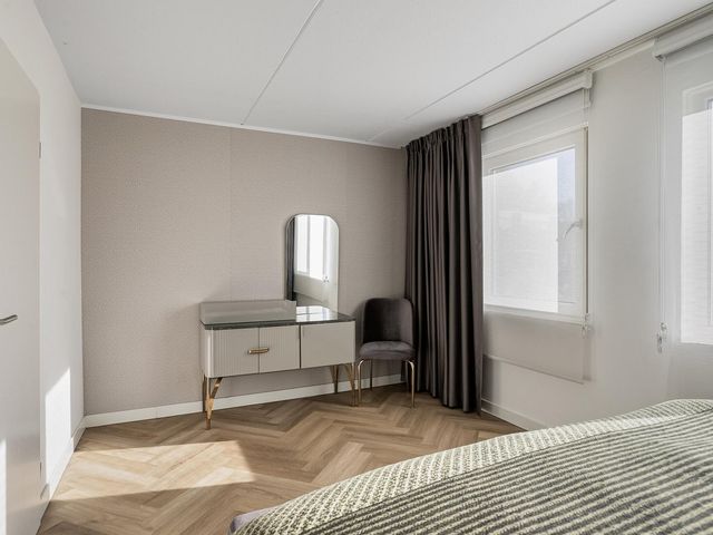 Van Oosterzeestraat 27, Tilburg