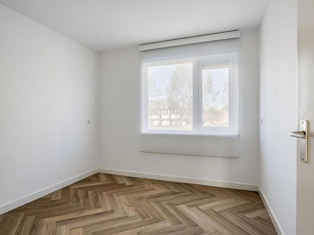 Van Oosterzeestraat 27, Tilburg