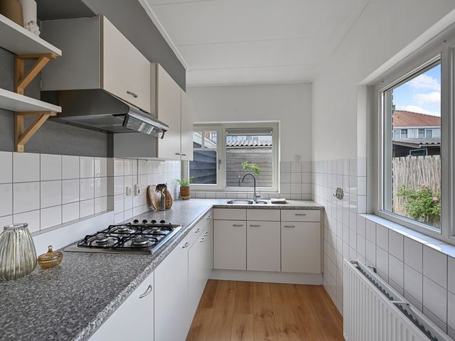 Burgemeester van Lithstraat 18, Uitgeest