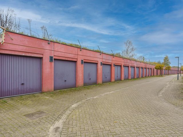 Vlaemsche Hoeve 242, Vlijmen