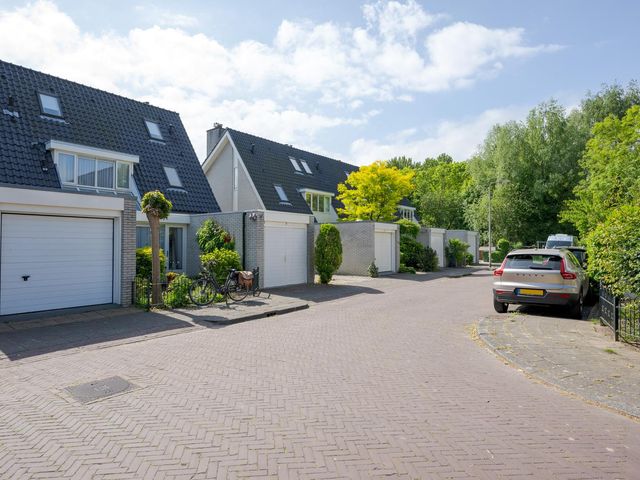 Abel Tasmanplantsoen 13, Voorschoten