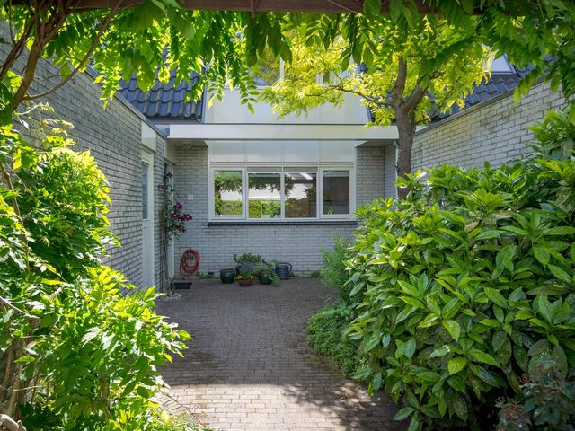 Abel Tasmanplantsoen 13, Voorschoten