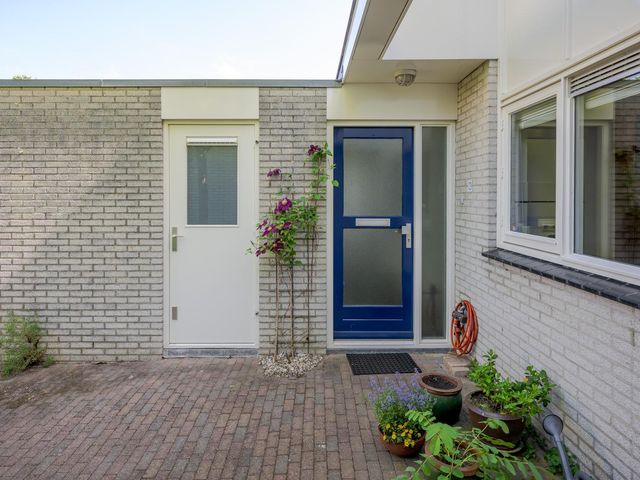 Abel Tasmanplantsoen 13, Voorschoten