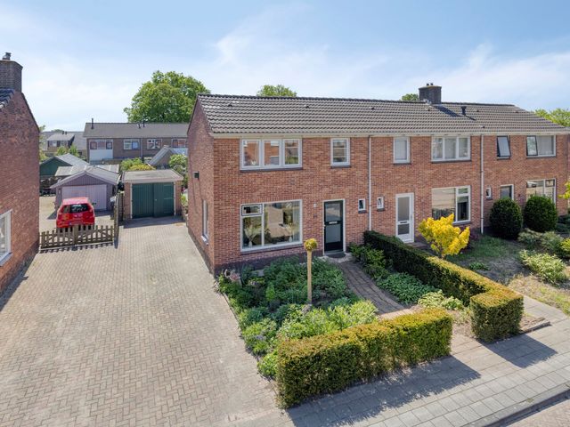 Burgemeester Borgerstraat 14, Roden