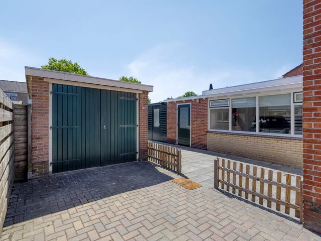 Burgemeester Borgerstraat 14, Roden