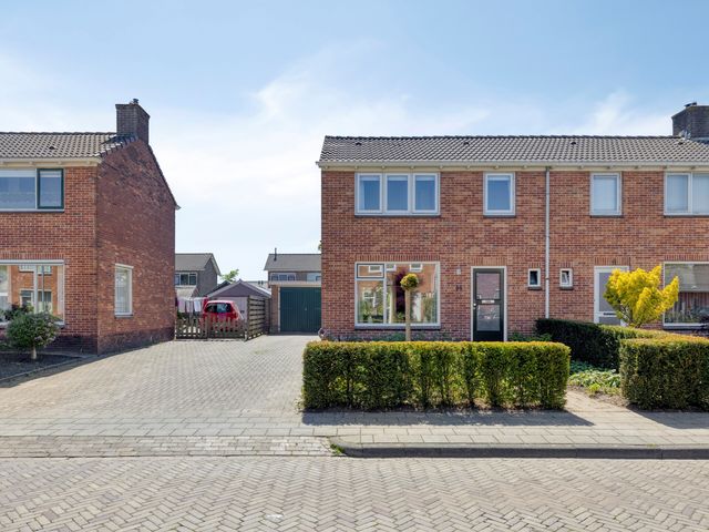 Burgemeester Borgerstraat 14, Roden