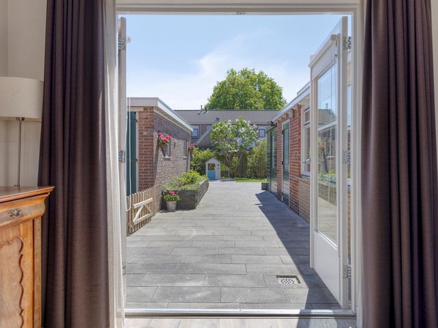 Burgemeester Borgerstraat 14, Roden