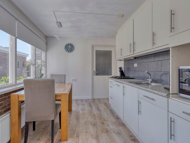 Burgemeester Borgerstraat 14, Roden