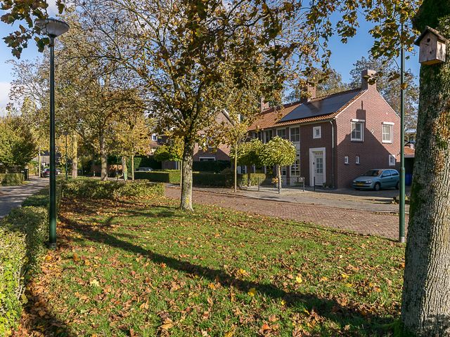 Beatrixstraat 24, Son En Breugel