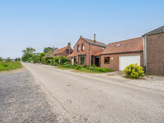 Tragel Oost 7, Schoondijke