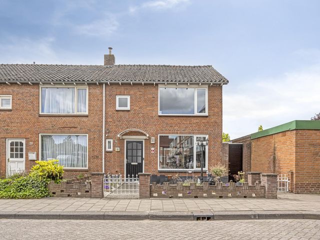 Bloemenoordplein 22, Waalwijk