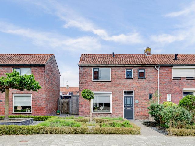 Esdoornstraat 27, Nieuwerkerk