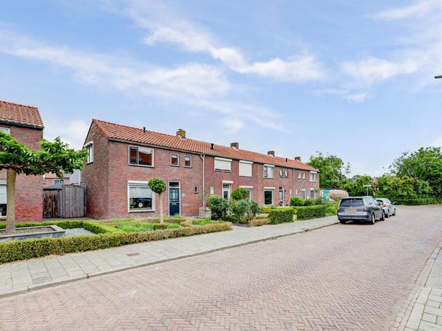 Esdoornstraat 27, Nieuwerkerk
