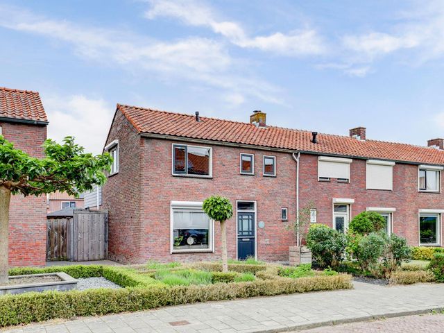 Esdoornstraat 27, Nieuwerkerk