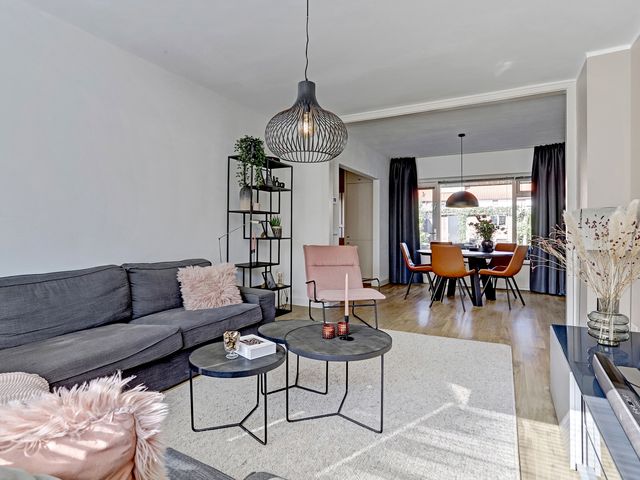 Julianaplein 24, Bladel