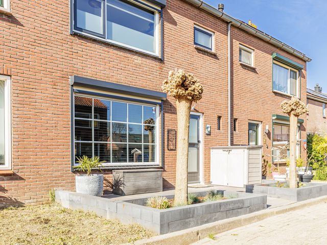 Van Vollenhovenstraat 5, Piershil
