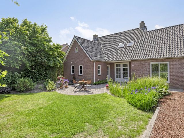 Meester van Coothstraat 21, Lith