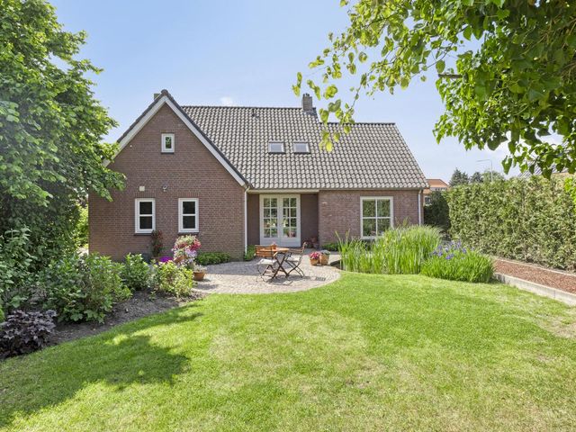 Meester van Coothstraat 21, Lith