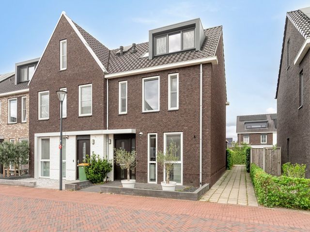 Brasem 7, Veenendaal