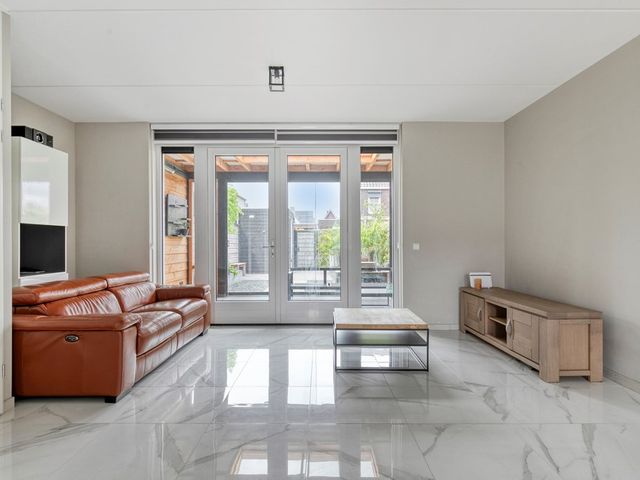 Brasem 7, Veenendaal