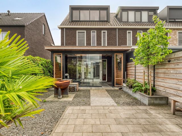 Brasem 7, Veenendaal