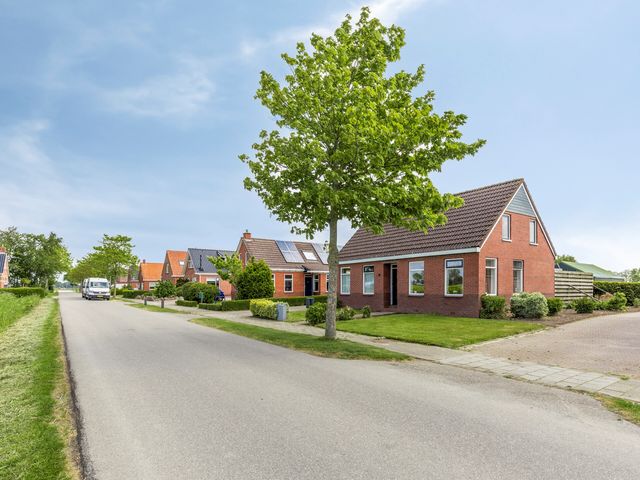 Radsweg 48, Roodeschool