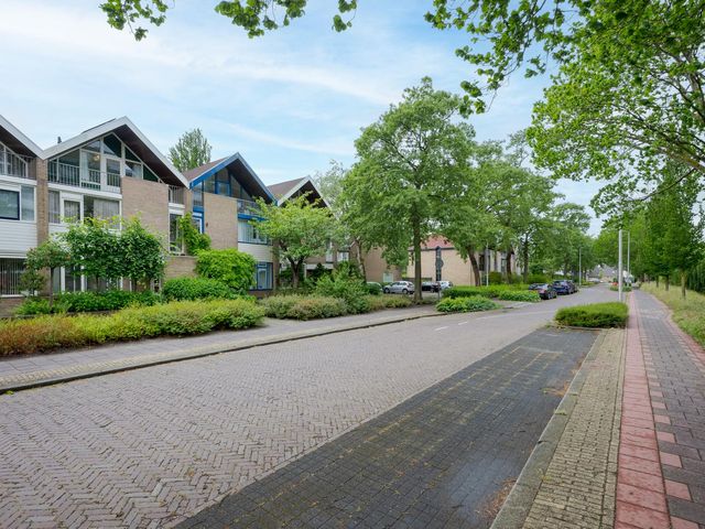 Thorbeckeweg 12, Voorschoten