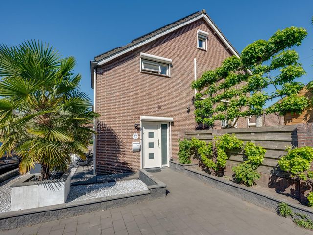 Noordsingel 64, Sprundel