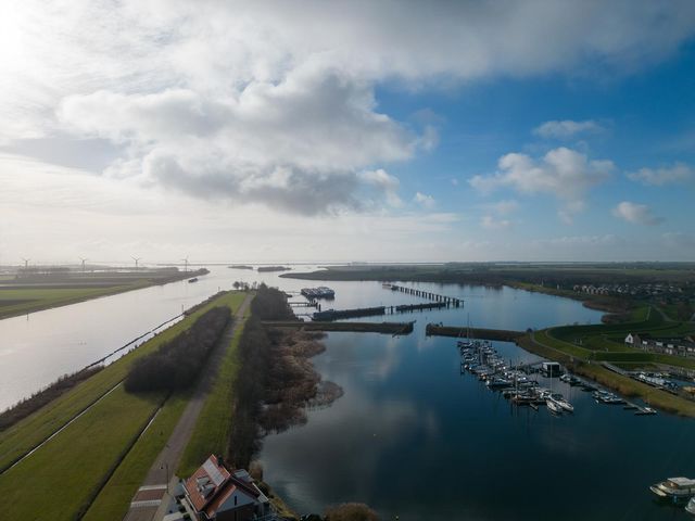 Levensloopwoning tussen , Tholen