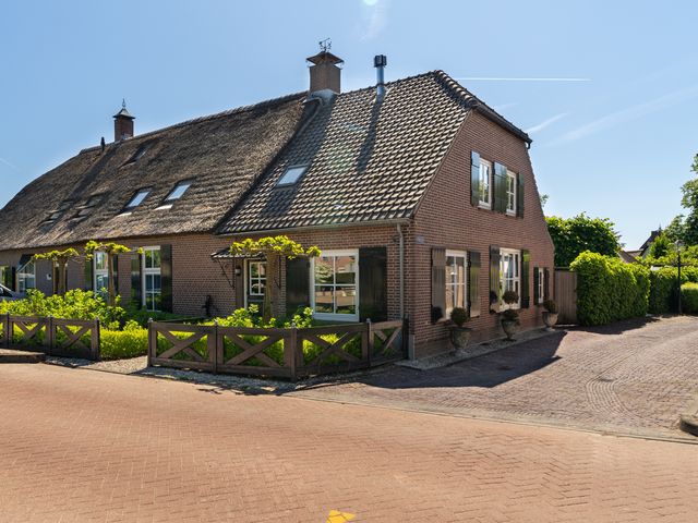 Uitwijksestraat 6, Uitwijk