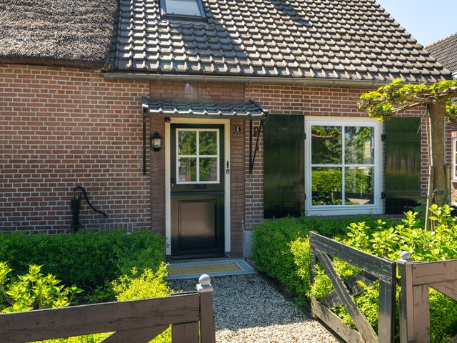 Uitwijksestraat 6, Uitwijk