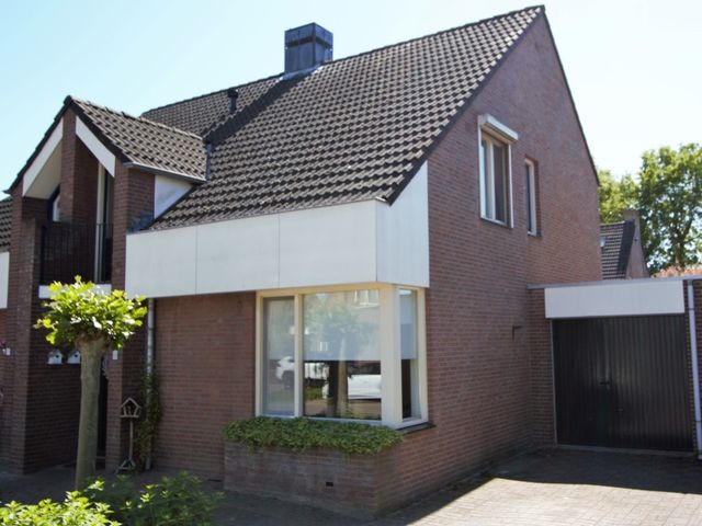 Karel Appelstraat 3, Kessel