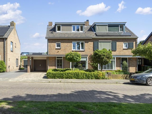 't Hofflandt 35, Ulvenhout