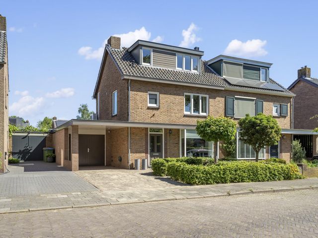 't Hofflandt 35, Ulvenhout